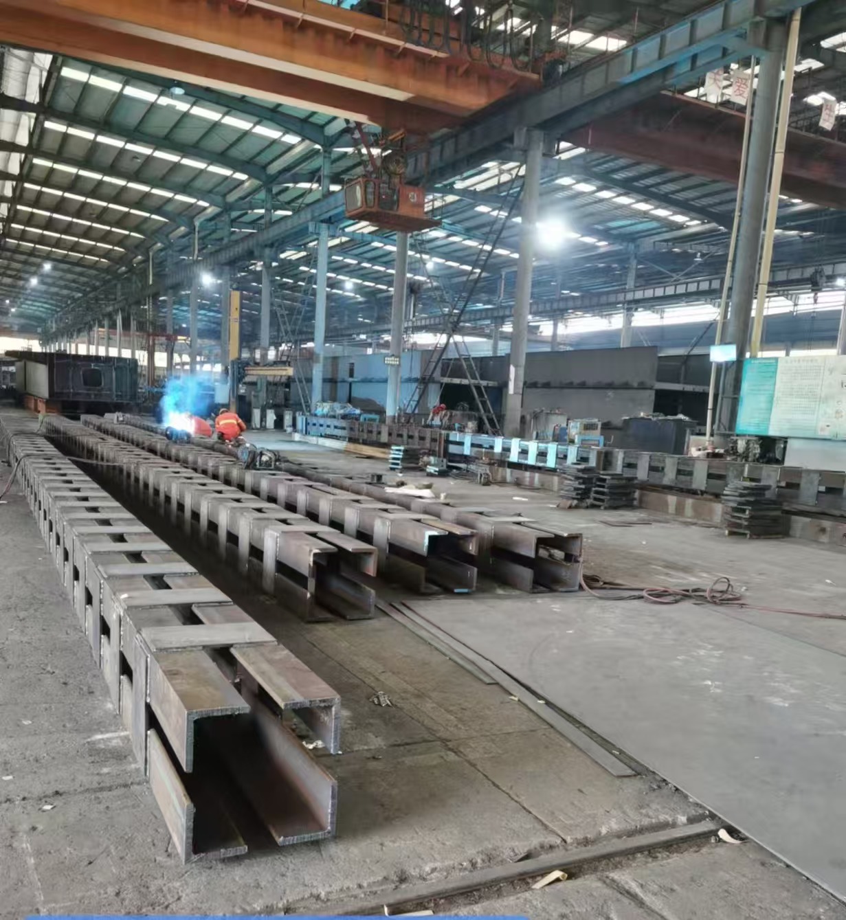 在建 深圳機場東格構柱.jpg